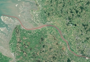 Das Bild zeigt die Fahrrinne der Tideelbe Das Bild zeigt die Fahrrinne der Tideelbe